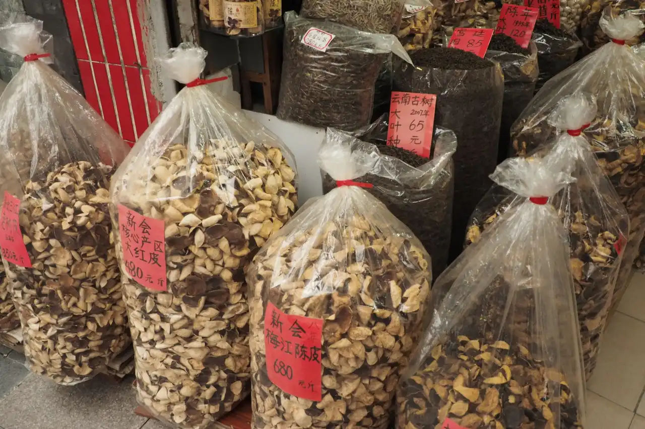 对比经营性租赁与融资租赁：中小型企业设备融资方案选择指南